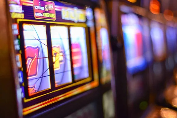Live dealer at blackjack table in lampuwin studio